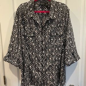 Maggie Barnes black and white top 4X